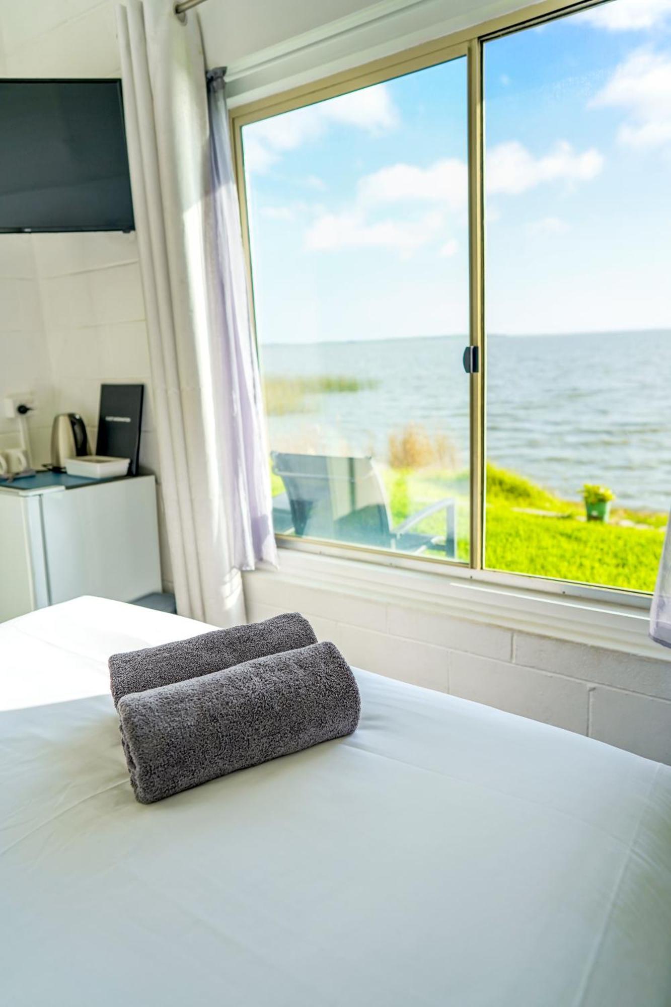 Meningie Waterfront Motel Экстерьер фото